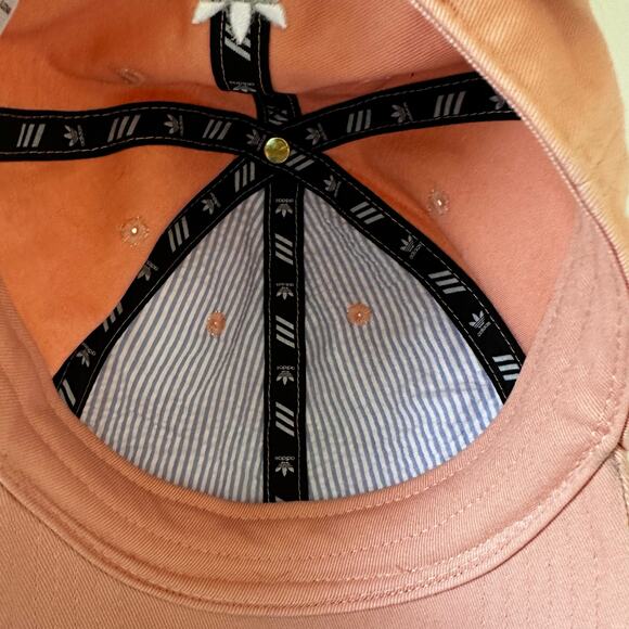 NWOT Women’s Adidas Coral Peach Adjustable Baseball Cap - Picture 4 of 4